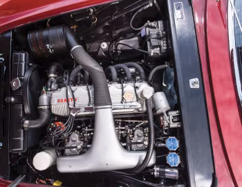 Sob o capô Fiat Abarth 2200 Coupé '1959–61
