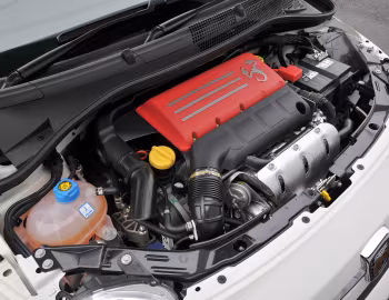 Bajo el capó Abarth 500 [UK-spec] '2009–16