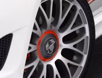 Abarth 500 [UK-spec] '2009–16