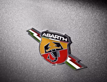 Logotipo 2012–19 Fiat 500 Abarth [North America] '2012–19