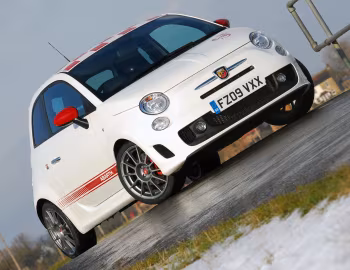 Abarth 500 esseesse [UK-spec] '2009–16