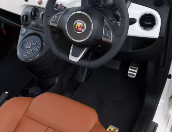 Interior Abarth 500C [UK-spec] '2010–16