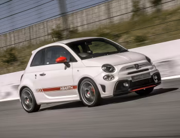 Abarth 595 [UK-spec] (312) '2016–pr.