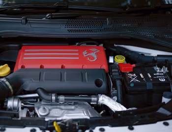 Sob o capô Abarth 595 Competizione [Japan] (312) '2017–22
