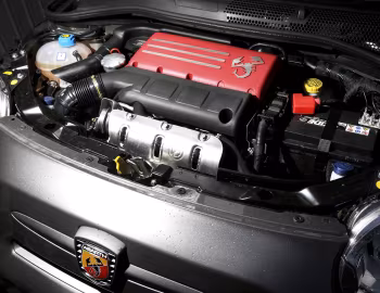 Під капотом Abarth 595 Competizione [Australia] '2014–16