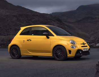 Abarth 595 Competizione [UK-spec] (312) '2016–22