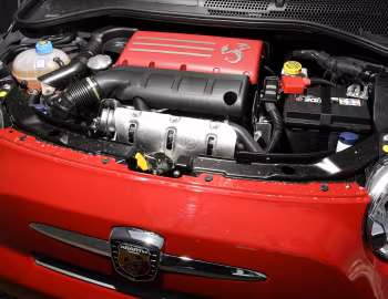 Sob o capô Abarth 595 Turismo [Australia] '2014–16