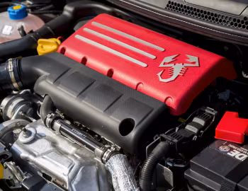 Sous la capuche Abarth 595C Competizione '2012–16