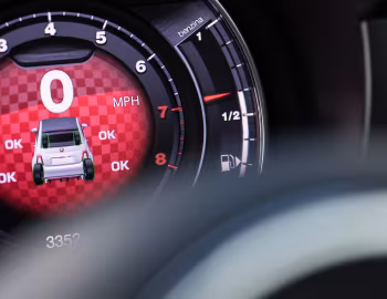 Painel Abarth 595C Turismo [UK-spec] (312) '2016–pr.