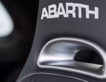 Interior Abarth 595C Turismo [UK-spec] (312) '2016–pr.