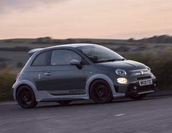 Abarth 695 70° Anniversario [UK-spec] (312) '2019–21