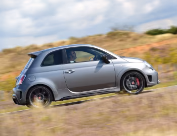 Abarth 695 biposto [UK-spec] (312) '2015–17