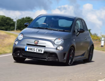 Abarth 695 biposto [UK-spec] (312) '2015–17