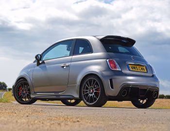 Abarth 695 biposto [UK-spec] (312) '2015–17
