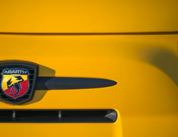 Abarth 695 biposto Record [UK-spec] (312) '2015–16