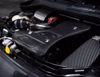 Sob o capô Pogea Racing Ares (000) '2017