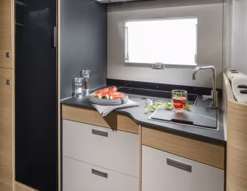 Інтэр'ер 2023 Adria Coral XL Axess 660 SL '2022–23
