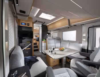 Інтэр'ер 2022–23 Adria Sonic Plus 700 SL '2021–23