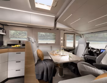 Інтэр'ер 2022–23 Adria Sonic Plus 700 SL '2021–23