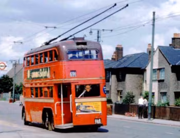AEC 664T Metro-Cammell [UK-spec] (H40/32R) '07.1942–03.1943