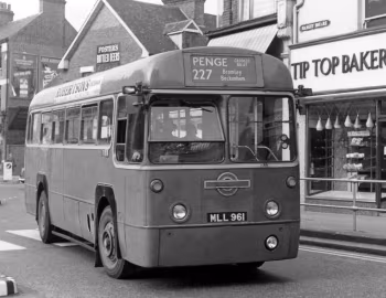 AEC Regal IV 9821LT Metro-Cammell [UK-spec] (B39F) '1952