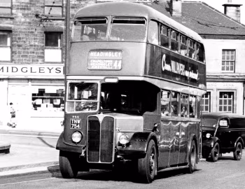 AEC Regent III 9613E Roe [UK-spec] (H33/25R) '1954