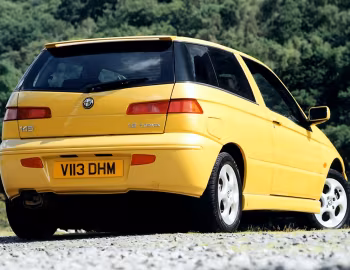 Alfa Romeo 145 Sport Pack [UK-spec] (930A) '1999–2000