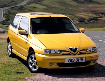 Alfa Romeo 145 Sport Pack [UK-spec] (930A) '1999–2000