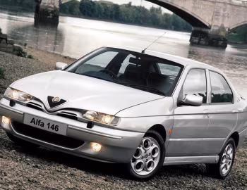 Alfa Romeo 146 Ti [UK-spec] (930B) '1999–2000