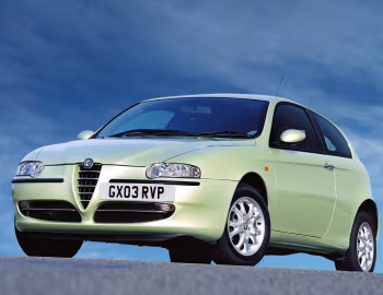 Alfa Romeo 147 3-door [UK-spec] (937A) '2001–04