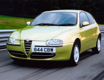 Alfa Romeo 147 3-door [UK-spec] (937A) '2001–04