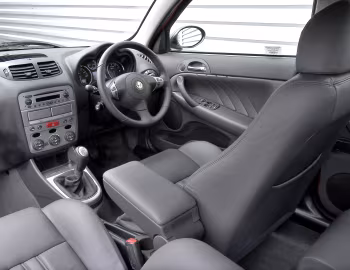 Інтер'єр Alfa Romeo 147 5-door [UK-spec] (937B) '2005–06
