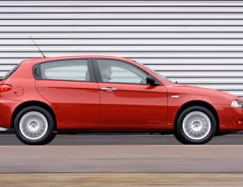 Alfa Romeo 147 5-door [UK-spec] (937B) '2005–06