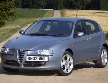 Alfa Romeo 147 5-door [UK-spec] (937B) '2001–04