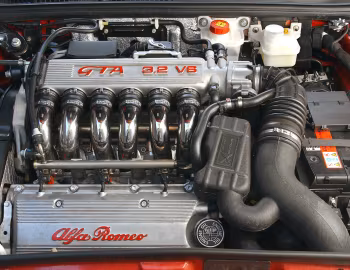 Sous la capuche Alfa Romeo 147 GTA [UK-spec] (937A) '2003–05
