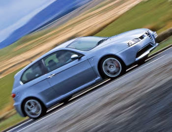 Alfa Romeo 147 GTA [UK-spec] (937A) '2003–05