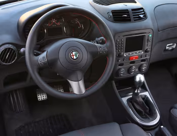Інтэр'ер Alfa Romeo 147 Q2 3-door (937A) '2006–08
