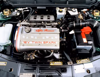 Sous la capuche Alfa Romeo 155 (167) '1995–97