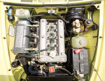 Sous la capuche 1972–74 Alfa Romeo 2000 Spider Veloce [North America] (115) '1971–74
