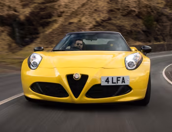Alfa Romeo 4C Spider [UK-spec] (960) '2015–19