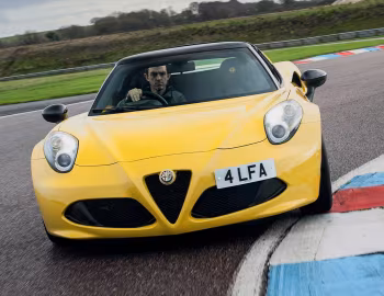 Alfa Romeo 4C Spider [UK-spec] (960) '2015–19