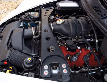 Sous la capuche Alfa Romeo 8C Spider [Worldwide] '2008–11