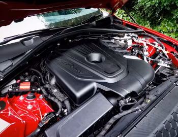 Sous la capuche Alfa Romeo Giulia [Japan] (952) '2017–pr.