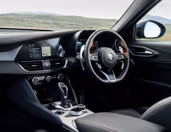 Intérieur Alfa Romeo Giulia Intensa [UK-spec] (952) '2025
