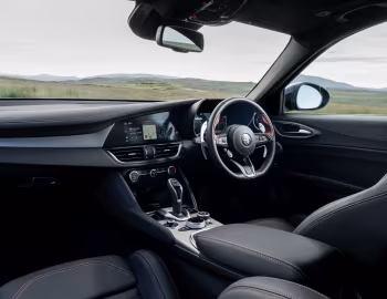 Intérieur Alfa Romeo Giulia Intensa [UK-spec] (952) '2025