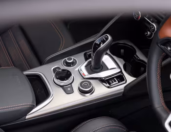 Intérieur Alfa Romeo Giulia Intensa [UK-spec] (952) '2025