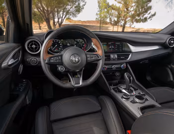 Panneau avant 2025 Alfa Romeo Giulia Intensa [North America] (952) '2025