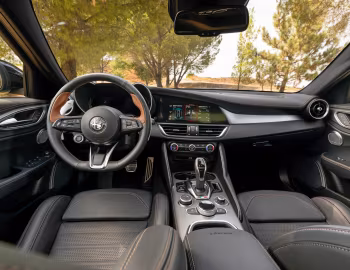 Panneau avant 2025 Alfa Romeo Giulia Intensa [North America] (952) '2025