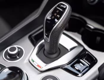 Intérieur Alfa Romeo Giulia Intensa [UK-spec] (952) '2025