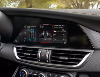 Intérieur 2025 Alfa Romeo Giulia Intensa [North America] (952) '2025